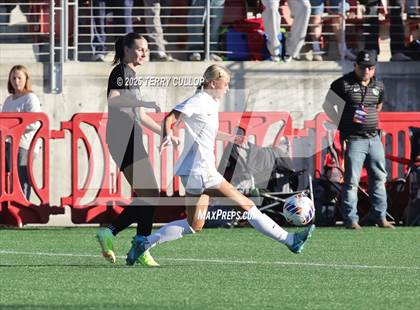 Thumbnail 3 in Syracuse vs. Davis (UHSAA 6A Semi Final) photogallery.