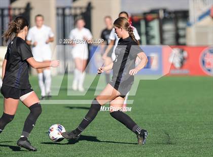 Thumbnail 2 in Syracuse vs. Davis (UHSAA 6A Semi Final) photogallery.