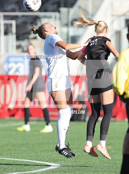 Thumbnail 1 in Syracuse vs. Davis (UHSAA 6A Semi Final) photogallery.