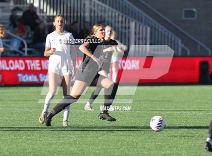 Thumbnail 2 in Syracuse vs. Davis (UHSAA 6A Semi Final) photogallery.