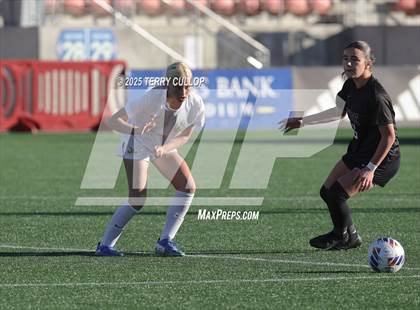 Thumbnail 1 in Syracuse vs. Davis (UHSAA 6A Semi Final) photogallery.