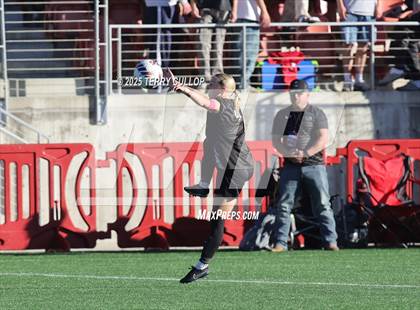 Thumbnail 1 in Syracuse vs. Davis (UHSAA 6A Semi Final) photogallery.