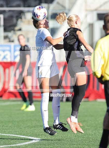 Thumbnail 3 in Syracuse vs. Davis (UHSAA 6A Semi Final) photogallery.