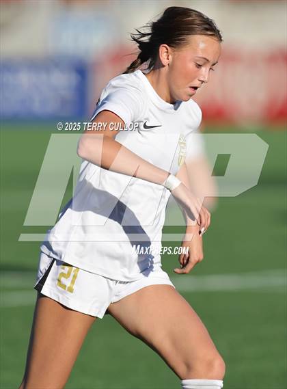 Thumbnail 3 in Syracuse vs. Davis (UHSAA 6A Semi Final) photogallery.