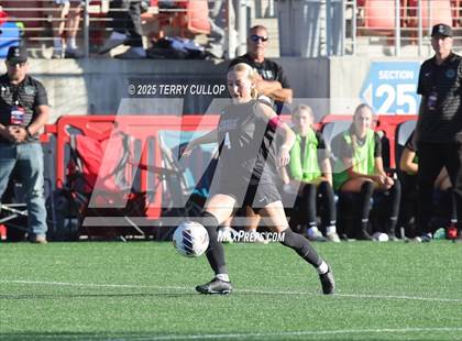 Thumbnail 2 in Syracuse vs. Davis (UHSAA 6A Semi Final) photogallery.
