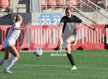 Thumbnail 2 in Syracuse vs. Davis (UHSAA 6A Semi Final) photogallery.