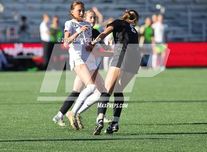 Thumbnail 3 in Syracuse vs. Davis (UHSAA 6A Semi Final) photogallery.