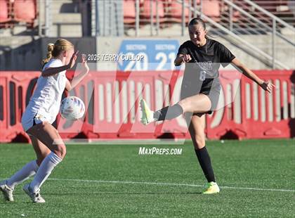Thumbnail 3 in Syracuse vs. Davis (UHSAA 6A Semi Final) photogallery.