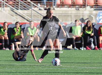 Thumbnail 3 in Syracuse vs. Davis (UHSAA 6A Semi Final) photogallery.