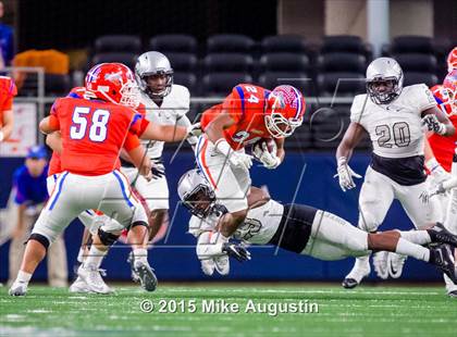 Thumbnail 1 in San Angelo Central vs. Guyer (UIL 6A D2 Regional Playoff) photogallery.