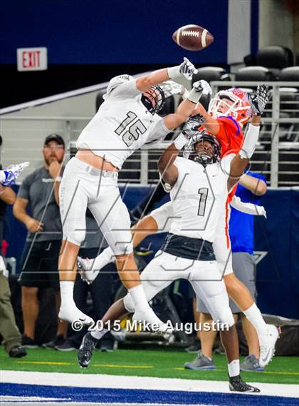 Thumbnail 1 in San Angelo Central vs. Guyer (UIL 6A D2 Regional Playoff) photogallery.