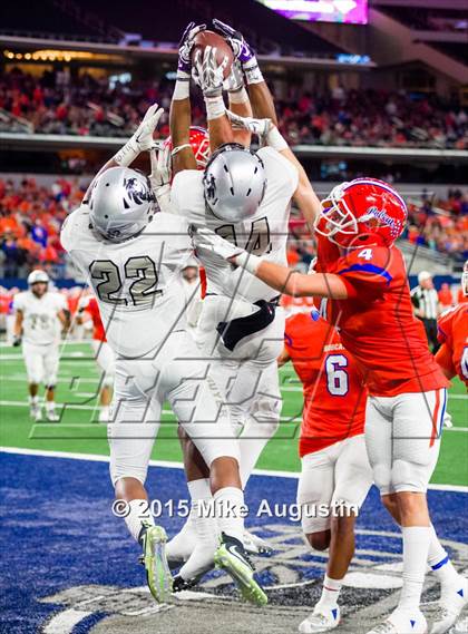 Thumbnail 2 in San Angelo Central vs. Guyer (UIL 6A D2 Regional Playoff) photogallery.