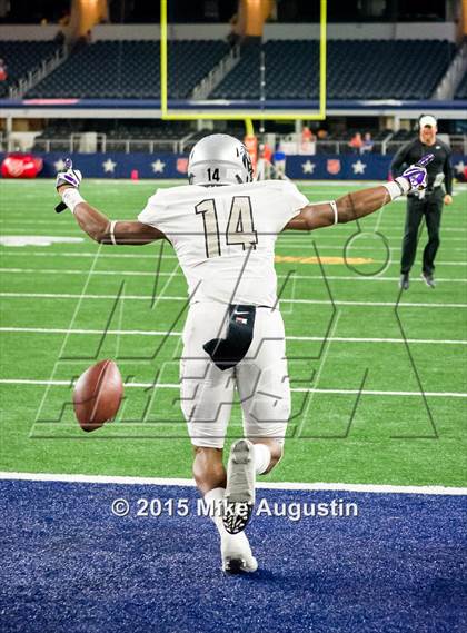 Thumbnail 1 in San Angelo Central vs. Guyer (UIL 6A D2 Regional Playoff) photogallery.