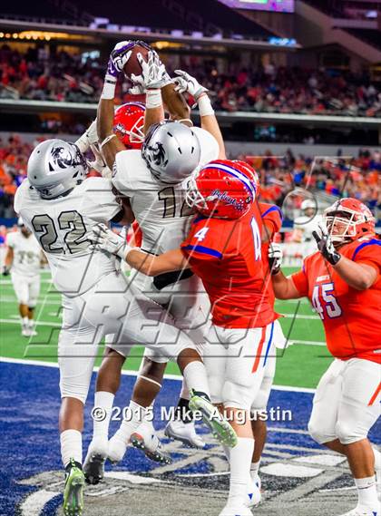 Thumbnail 1 in San Angelo Central vs. Guyer (UIL 6A D2 Regional Playoff) photogallery.
