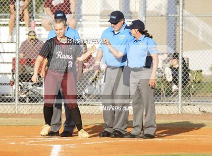 Thumbnail 1 in Sumner vs. Sarasota (FHSAA 7A Regional Quarterfinals) photogallery.