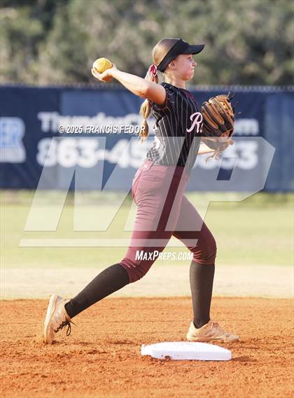 Thumbnail 3 in Sumner vs. Sarasota (FHSAA 7A Regional Quarterfinals) photogallery.