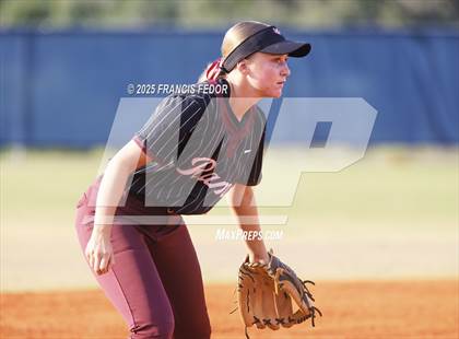 Thumbnail 1 in Sumner vs. Sarasota (FHSAA 7A Regional Quarterfinals) photogallery.