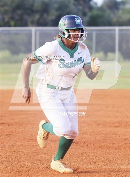 Thumbnail 3 in Sumner vs. Sarasota (FHSAA 7A Regional Quarterfinals) photogallery.