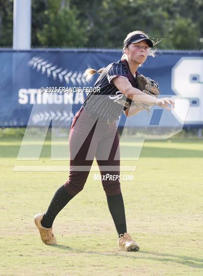 Thumbnail 1 in Sumner vs. Sarasota (FHSAA 7A Regional Quarterfinals) photogallery.