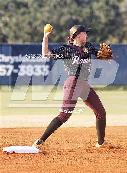 Thumbnail 2 in Sumner vs. Sarasota (FHSAA 7A Regional Quarterfinals) photogallery.