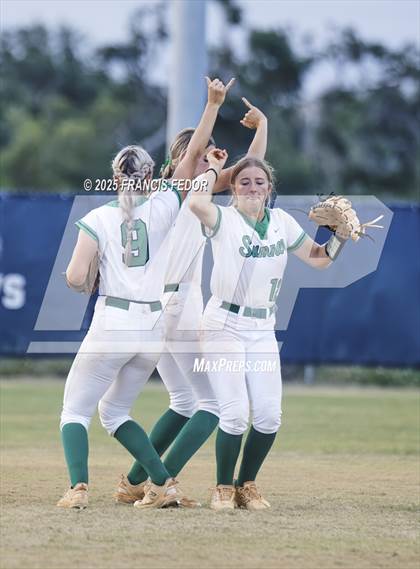 Thumbnail 1 in Sumner vs. Sarasota (FHSAA 7A Regional Quarterfinals) photogallery.
