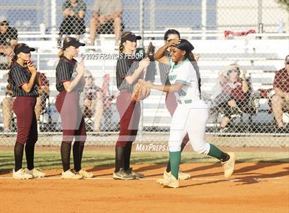 Thumbnail 3 in Sumner vs. Sarasota (FHSAA 7A Regional Quarterfinals) photogallery.