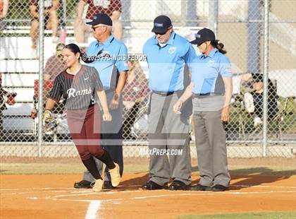Thumbnail 2 in Sumner vs. Sarasota (FHSAA 7A Regional Quarterfinals) photogallery.