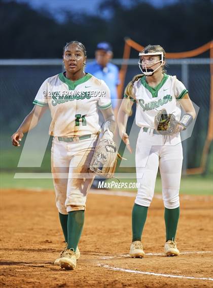 Thumbnail 3 in Sumner vs. Sarasota (FHSAA 7A Regional Quarterfinals) photogallery.