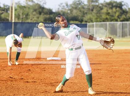 Thumbnail 2 in Sumner vs. Sarasota (FHSAA 7A Regional Quarterfinals) photogallery.