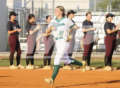 Thumbnail 2 in Sumner vs. Sarasota (FHSAA 7A Regional Quarterfinals) photogallery.