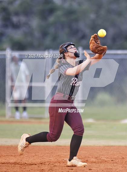 Thumbnail 2 in Sumner vs. Sarasota (FHSAA 7A Regional Quarterfinals) photogallery.