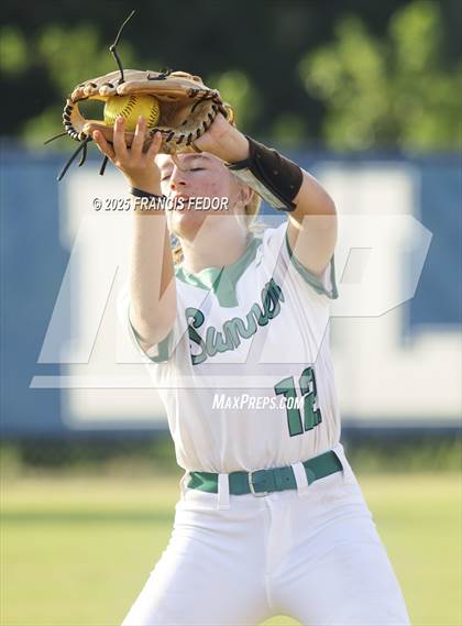 Thumbnail 3 in Sumner vs. Sarasota (FHSAA 7A Regional Quarterfinals) photogallery.