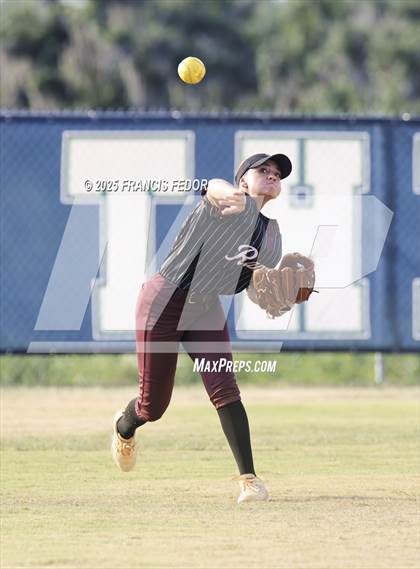 Thumbnail 2 in Sumner vs. Sarasota (FHSAA 7A Regional Quarterfinals) photogallery.