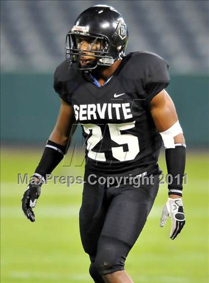 Thumbnail 3 in Mater Dei vs. Servite photogallery.