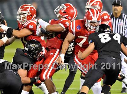 Thumbnail 2 in Mater Dei vs. Servite photogallery.
