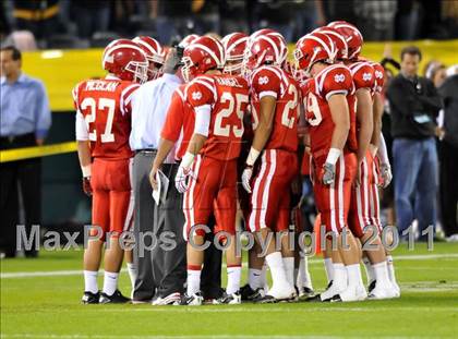 Thumbnail 2 in Mater Dei vs. Servite photogallery.