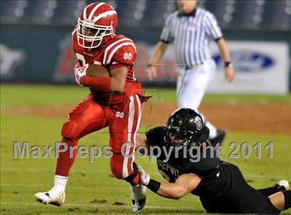Thumbnail 2 in Mater Dei vs. Servite photogallery.
