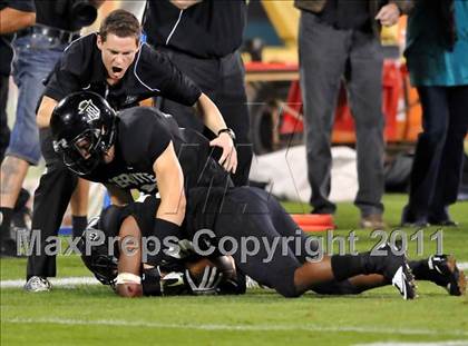 Thumbnail 3 in Mater Dei vs. Servite photogallery.
