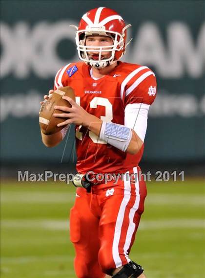 Thumbnail 3 in Mater Dei vs. Servite photogallery.