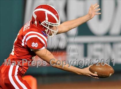 Thumbnail 2 in Mater Dei vs. Servite photogallery.
