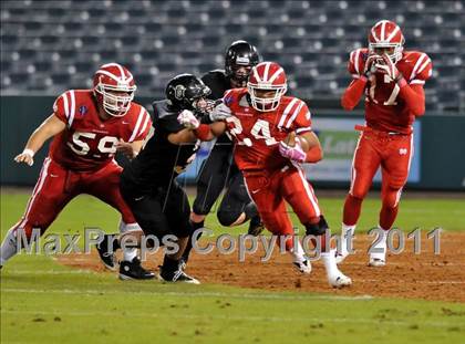 Thumbnail 2 in Mater Dei vs. Servite photogallery.
