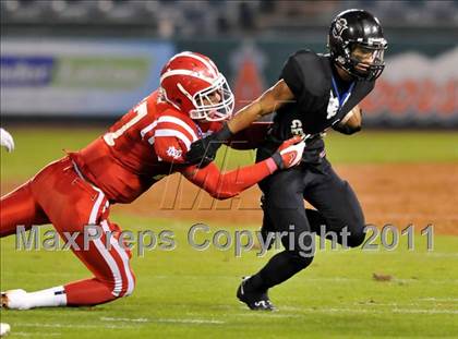 Thumbnail 3 in Mater Dei vs. Servite photogallery.