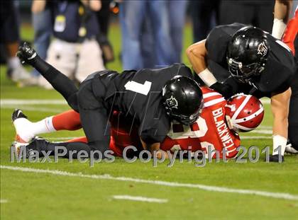Thumbnail 1 in Mater Dei vs. Servite photogallery.