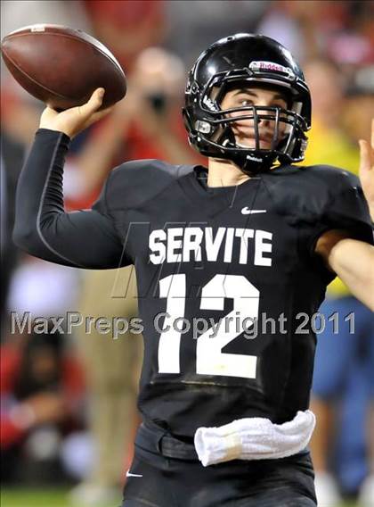 Thumbnail 1 in Mater Dei vs. Servite photogallery.