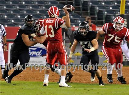 Thumbnail 2 in Mater Dei vs. Servite photogallery.