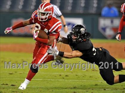 Thumbnail 1 in Mater Dei vs. Servite photogallery.