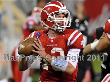 Thumbnail 2 in Mater Dei vs. Servite photogallery.