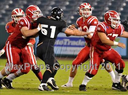 Thumbnail 3 in Mater Dei vs. Servite photogallery.