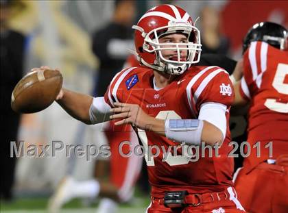 Thumbnail 3 in Mater Dei vs. Servite photogallery.