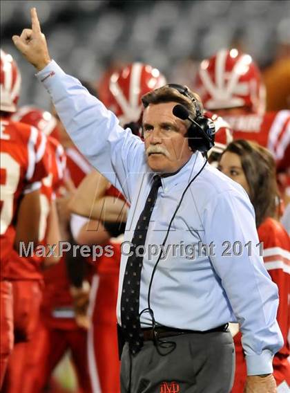 Thumbnail 2 in Mater Dei vs. Servite photogallery.